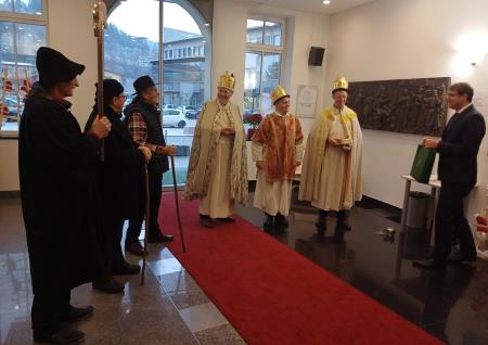 Ravenski koledniki prepevali kolednice v Mestni hiši (2)